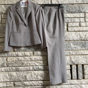 Kasper, 2 piece gray pants suite lined size 10